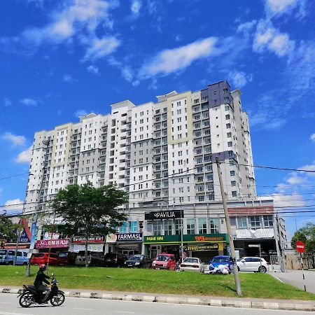 Tropika Homestay Bangi With 3 Bedrooms Каджанг Екстер'єр фото